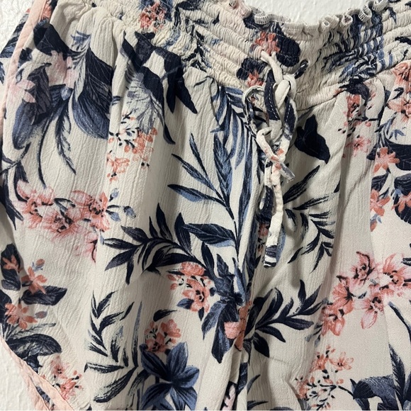 American Eagle Outfitters Floral Print Shorts - Pink and Blue Casual Beach - Picture 2 of 9
